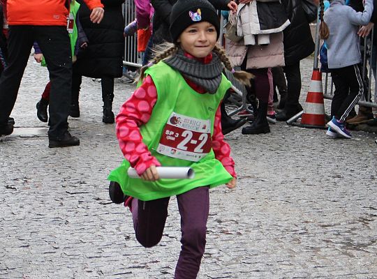 Grafika 9. SP 3 Lębork i SP Nowa Wieś Lęborska najlepsi podczas 29. Biegów Mikołajkowych