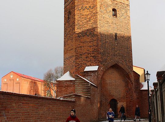 Grafika 21. SP 3 Lębork i SP Nowa Wieś Lęborska najlepsi podczas 29. Biegów Mikołajkowych