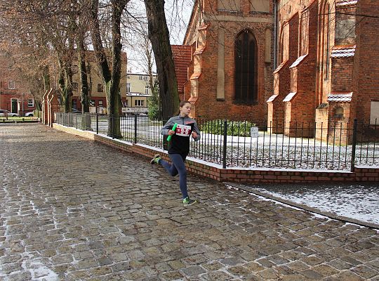 Grafika 26. SP 3 Lębork i SP Nowa Wieś Lęborska najlepsi podczas 29. Biegów Mikołajkowych