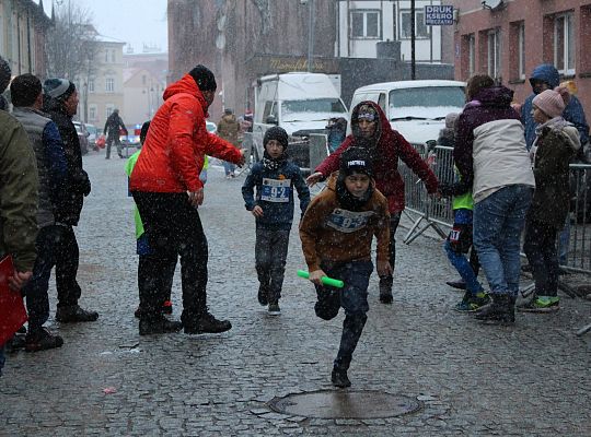 Grafika 33. SP 3 Lębork i SP Nowa Wieś Lęborska najlepsi podczas 29. Biegów Mikołajkowych