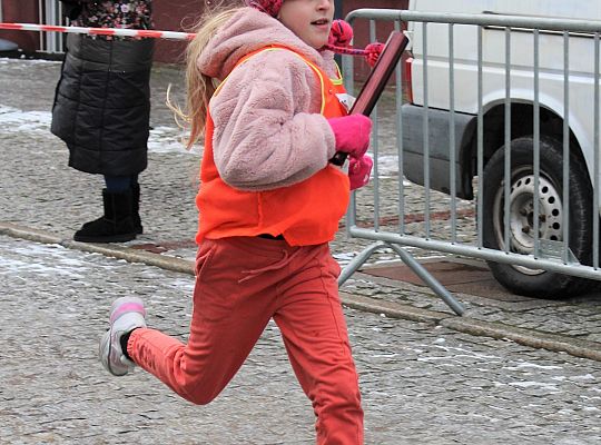 Grafika 13. SP 3 Lębork i SP Nowa Wieś Lęborska najlepsi podczas 29. Biegów Mikołajkowych