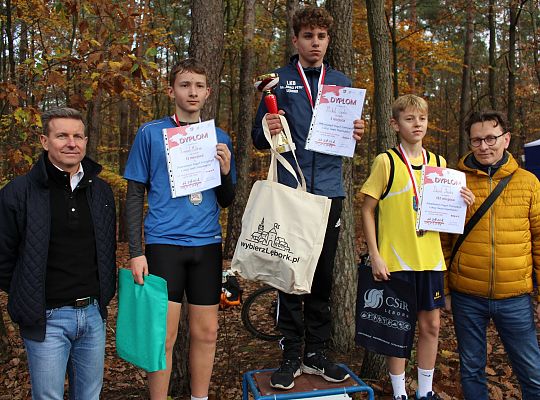 Grafika 33. Zwycięzcy na podium w kategorii szkoły podstawowe chłopcy rocznik 2009 i 2008