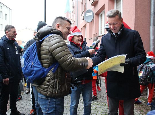 Grafika 39. Wręczenie nagrody za I miejsce w kategorii dziewcząt