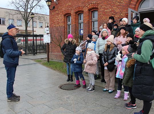 Grafika 11. Uczestnicy słuchają przewodnika