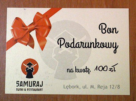 Grafika 5. Bon podarunkowy o wartości 100 zł przekazany przez restaurację Samuraj z Lęborka.