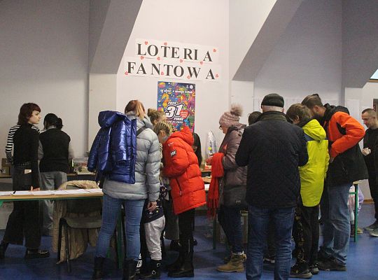 Grafika 24. Stoisko z loterią fantową