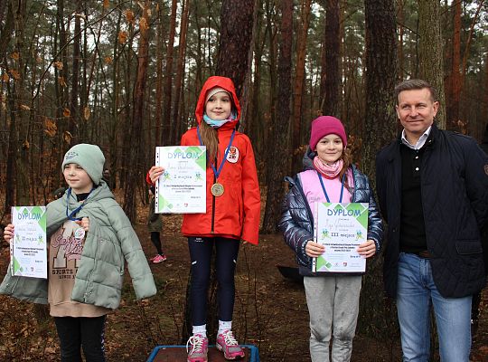 Grafika 16. Zwycięzcy na podium w kategorii krasnale dziewczęta