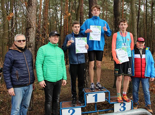 Grafika 35. Zwycięzcy na podium w kategorii szkoły podstawowe cdziewczeta rocznik 2009 i 2008