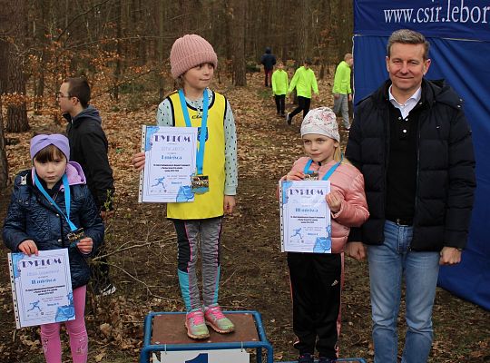 Grafika 19. Dekoracja zwycięzców w kategorii "skrzaty" dziewczęta