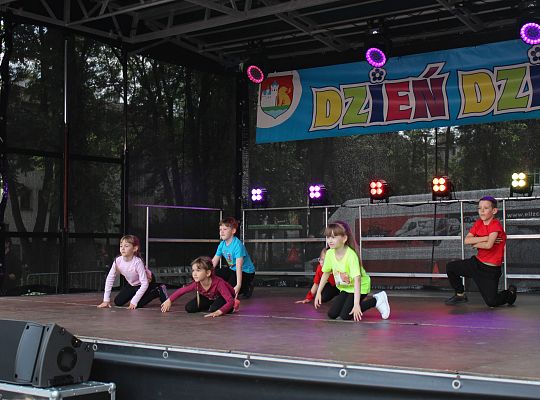 Grafika 11. Występ taneczny na scenie