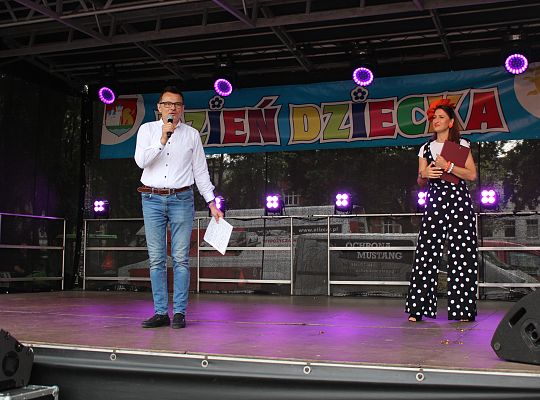 Grafika 15. Prowadzący na scenie