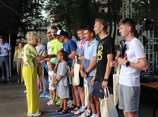 Grafika 62. Wręczanie nagród dla zwycięzców w kategorii kobiet