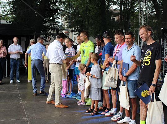 Grafika 64. Wręczanie nagród dla zwycięzców w kategorii kobiet