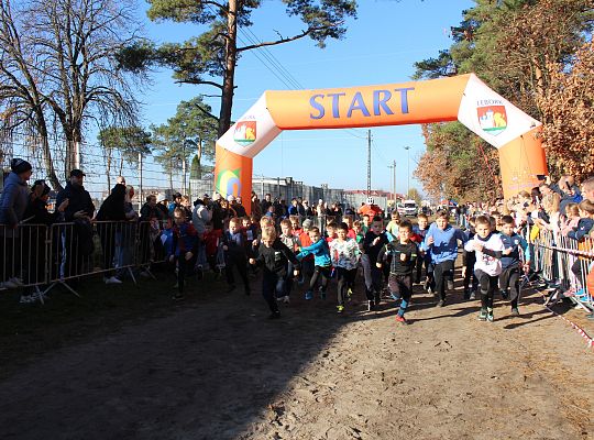 Grafika 13. Start biegu w kategorii "krasnale" chłopcy