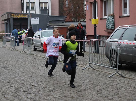 Grafika 27. Zawodnicy na trasie biegu