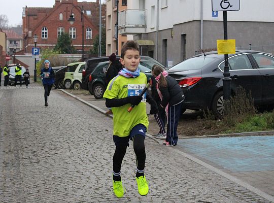 Grafika 30. Zawodnicy na trasie biegu