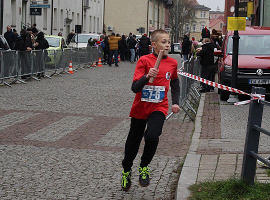 Grafika 37. Zawodnik na trasie biegu