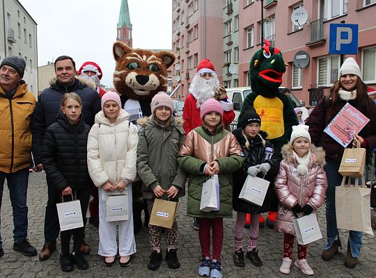 Grafika 49. Wręczanie upominków