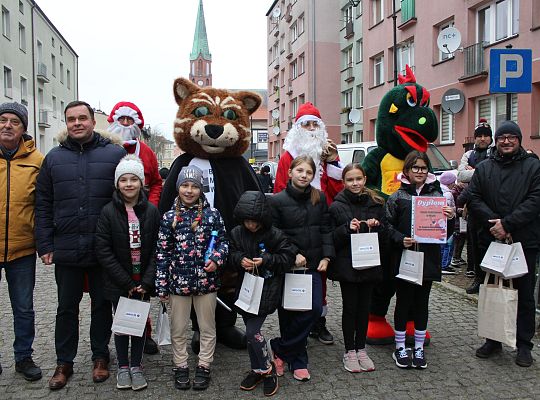 Grafika 50. Wręczanie upominków