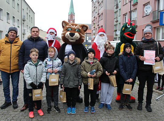 Grafika 53. Wręczanie upominków