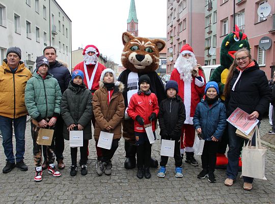 Grafika 54. Wręczanie upominków