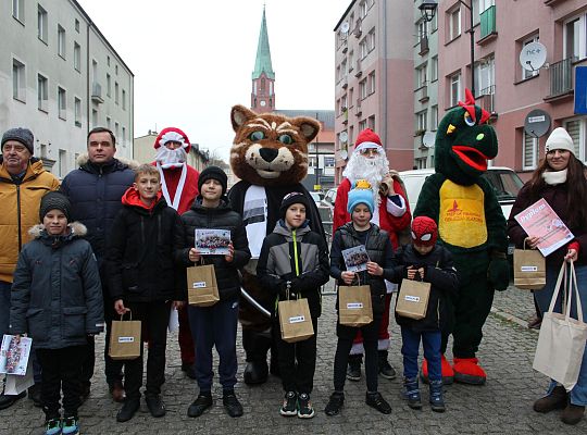 Grafika 55. Wręczanie upominków