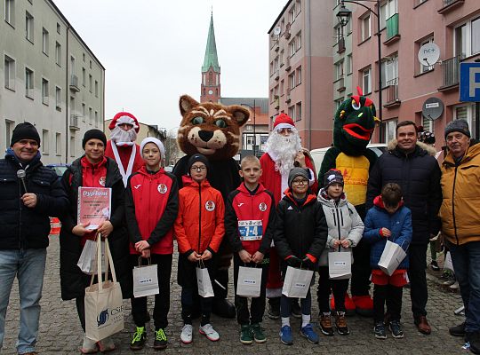 Grafika 59. Wręczanie upominków