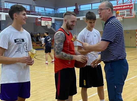 Grafika 16. Dekoracja najlepszych zawodników w konkursie