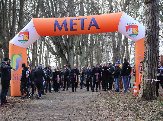 Grafika 32. Wręczanie pamiątkowych medali uczestnikom