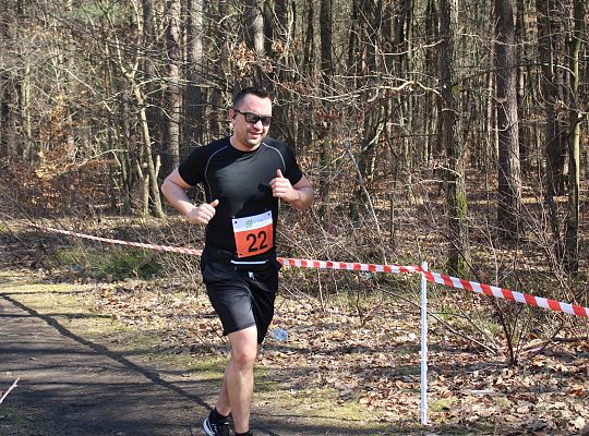 Grafika 74. Zawodnik na trasie biegu