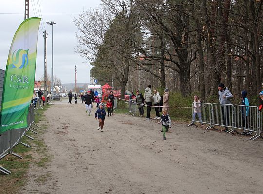 Grafika 5. Zawodnicy na trasie biegu
