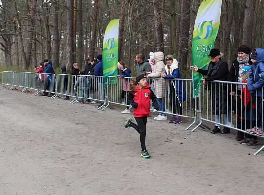 Grafika 10. Zawodniczki na trasie biegu