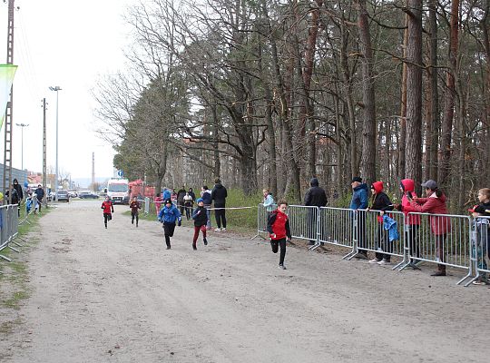 Grafika 14. Zawodnicy na trasie biegu