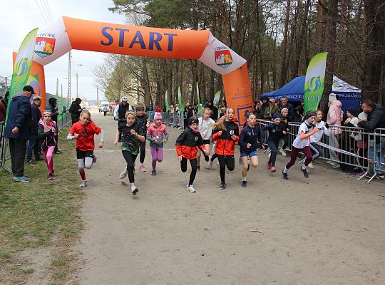 Grafika 16. Start biegu w kategorii szkoły podstawowe dziewczęta rocznik 2016 i 2015