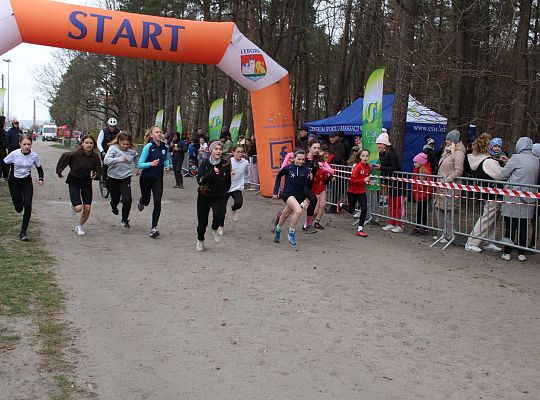 Grafika 22. Start biegu w kategorii szkoły podstawowe dziewczęta rocznik 2014 i 2013