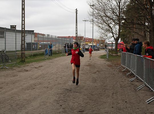 Grafika 23. Zawodniczki na trasie biegu