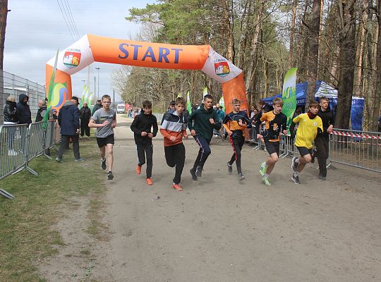 Grafika 41. Start biegu w kategorii szkoły podstawowe chłopcy rocznik 2012 i 2011