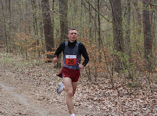 Grafika 46. Zawodnik na trasie biegu