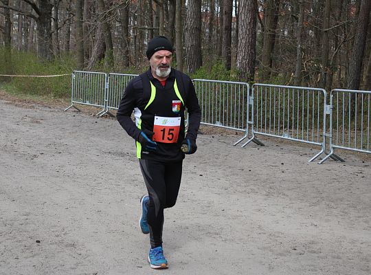 Grafika 54. Zawodnik na trasie biegu